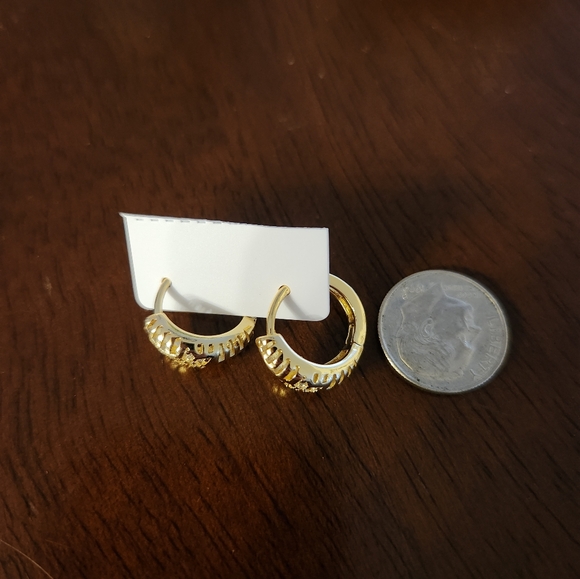 18k gold plated huggie with parve crystals - Picture 2 of 3